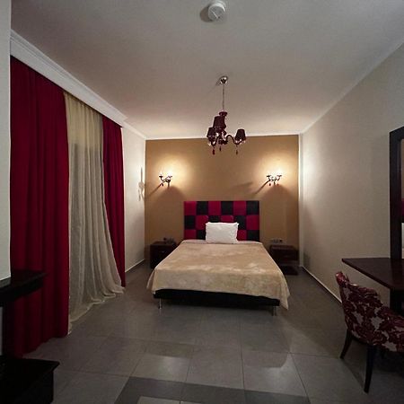 סימוולי Faraggi Hotel מראה חיצוני תמונה