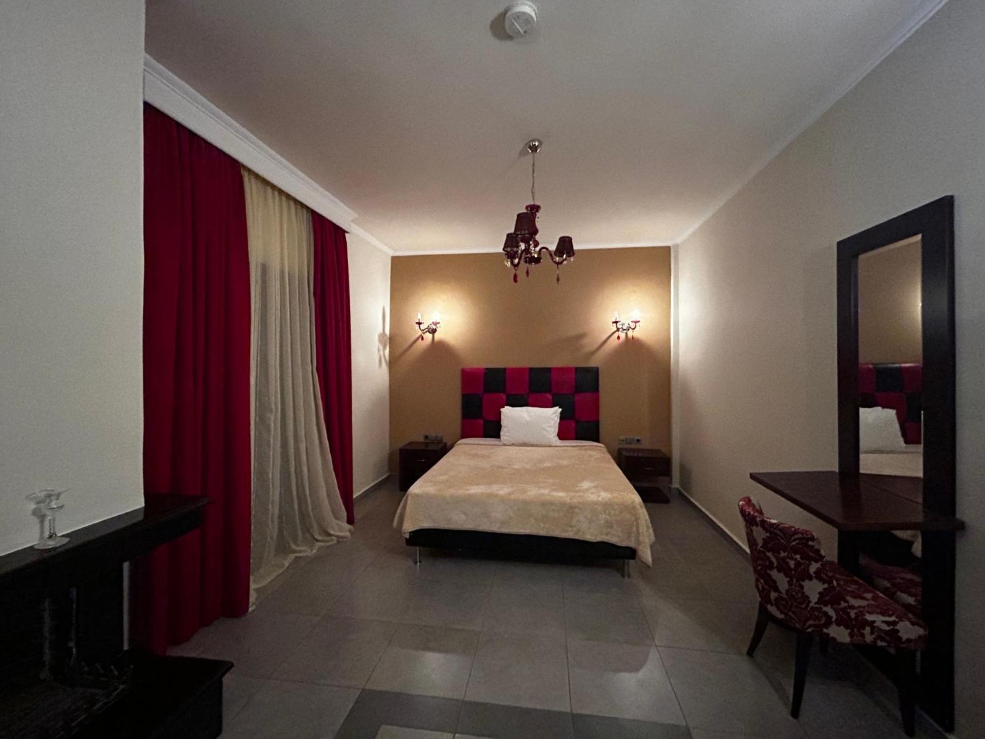 סימוולי Faraggi Hotel מראה חיצוני תמונה