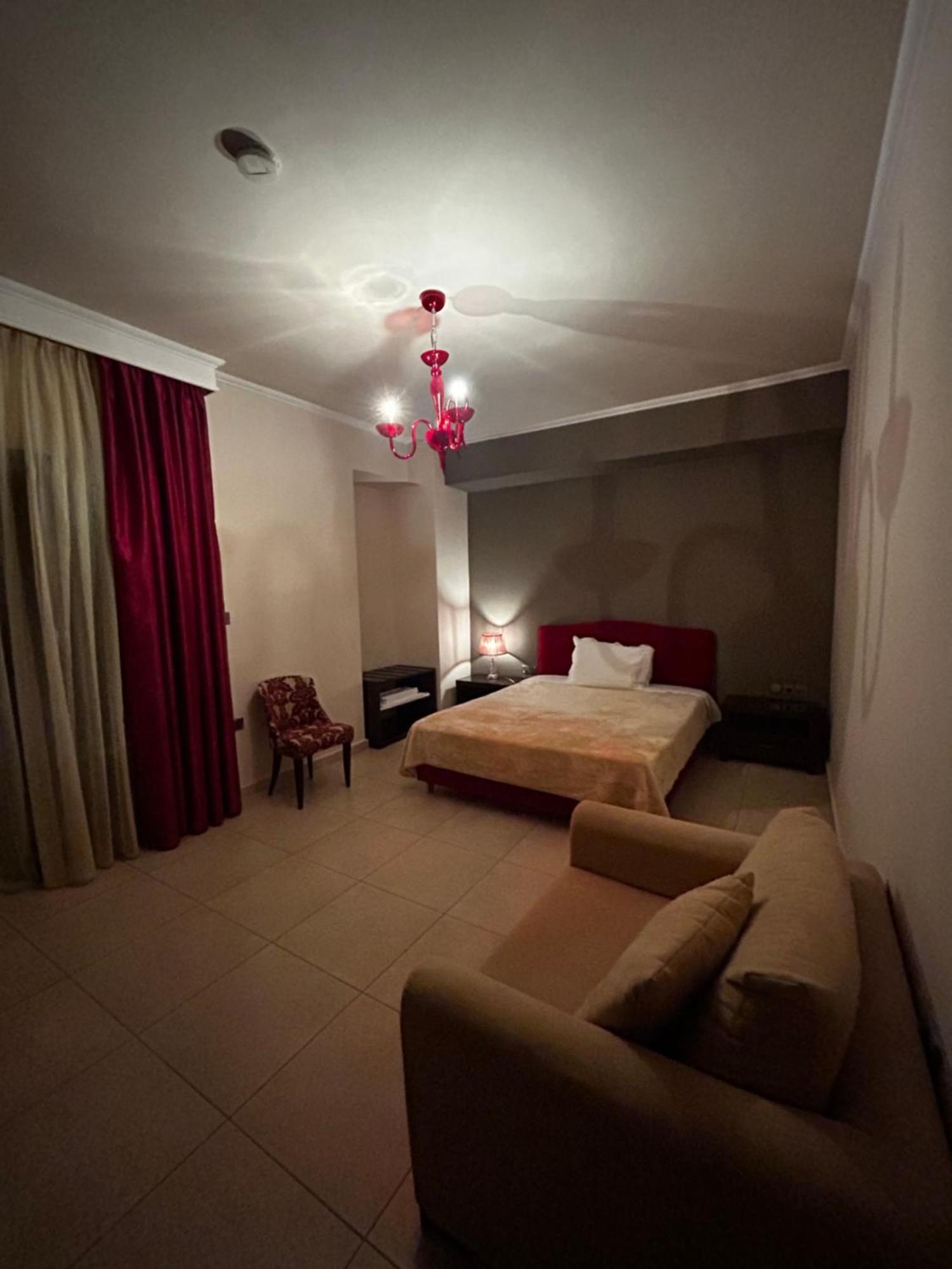 סימוולי Faraggi Hotel מראה חיצוני תמונה