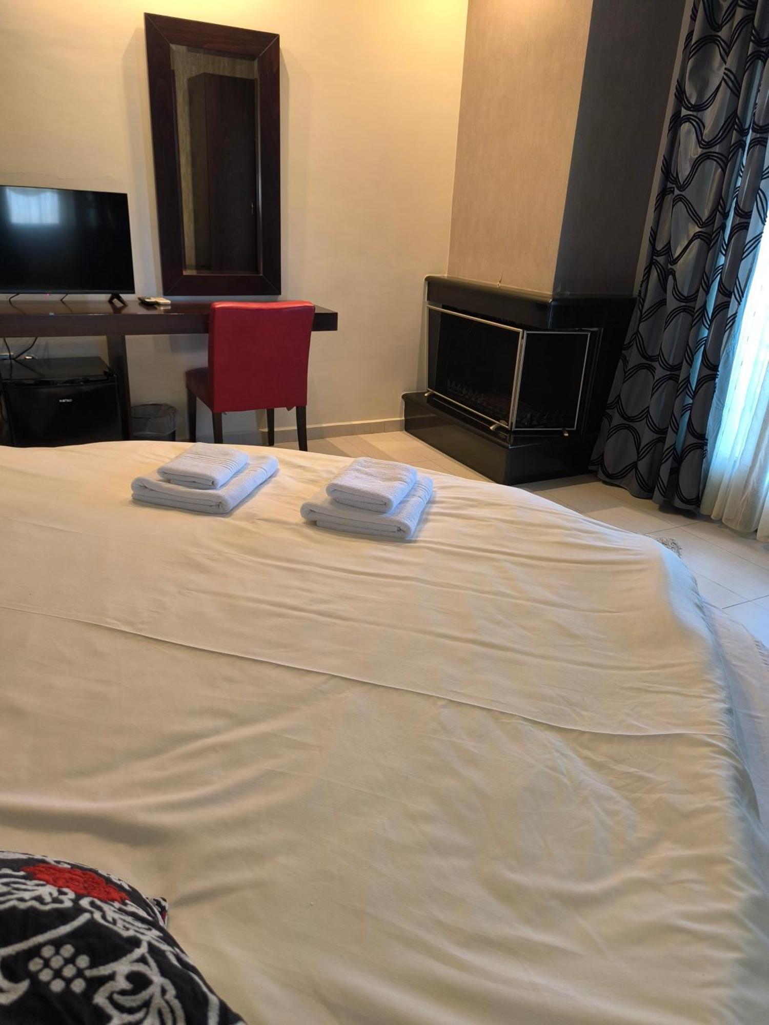 סימוולי Faraggi Hotel מראה חיצוני תמונה