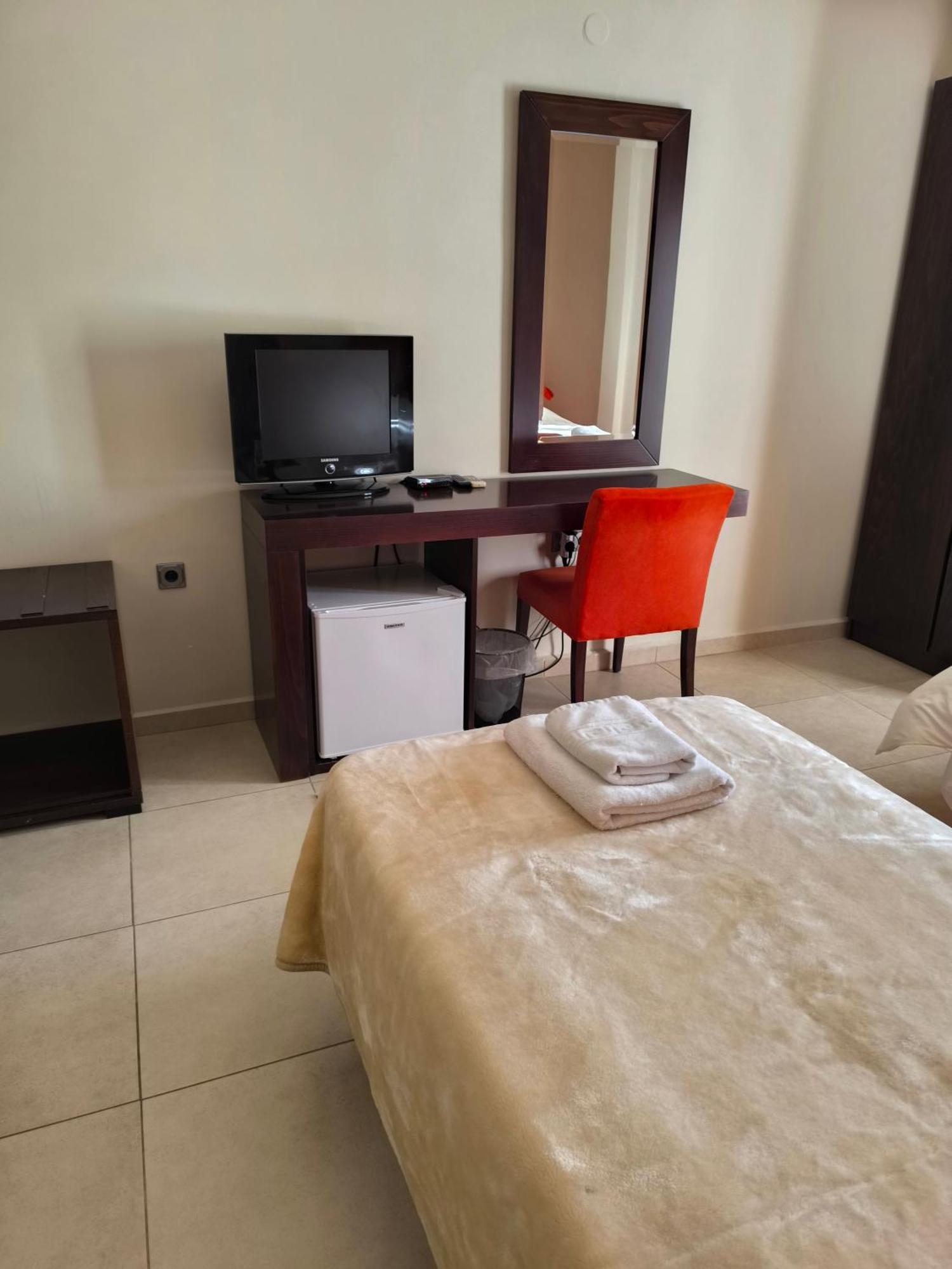 סימוולי Faraggi Hotel מראה חיצוני תמונה